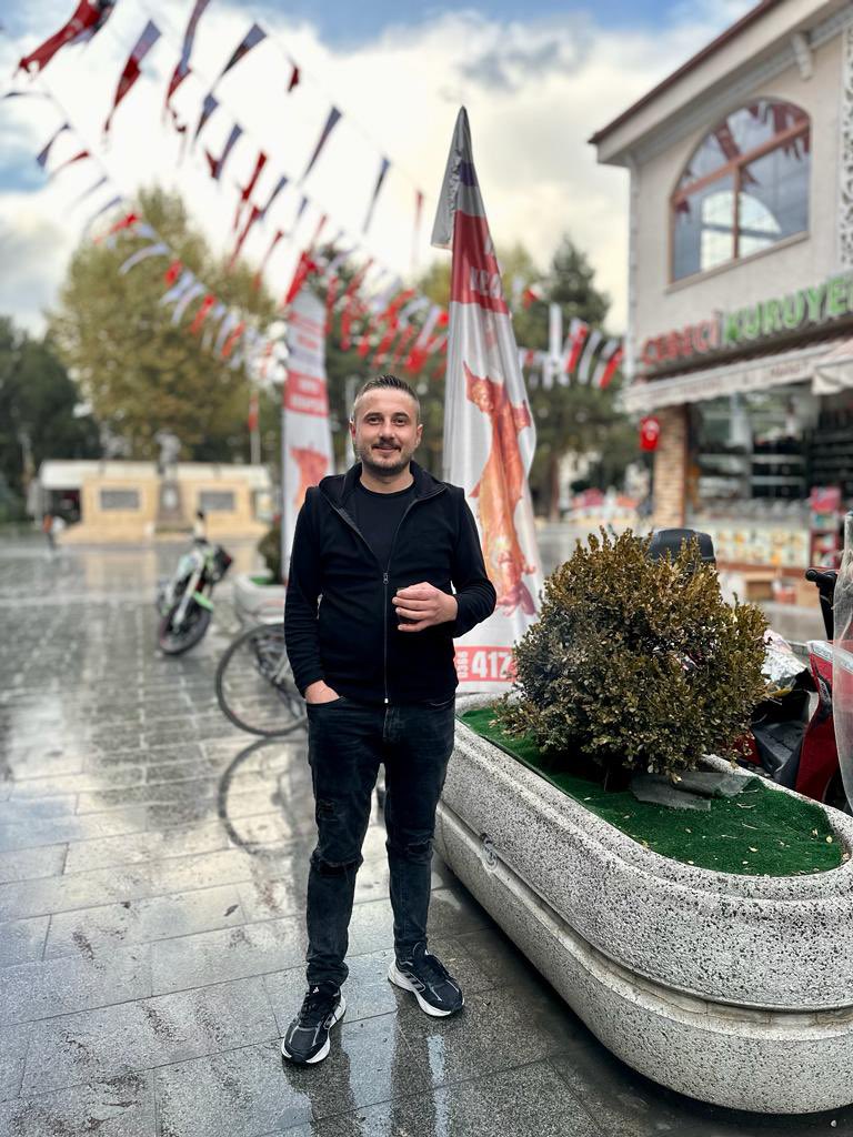 muratcan_ates1's tweet photo. Dik durmayı biz seçtik. Kimseden öğrenmedik.
Süslü kasap 🔪 https://t.co/FOlLMMdkiP