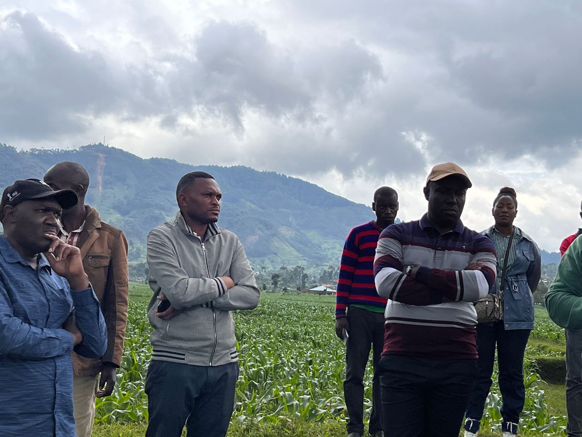 Kwegera abaturage.Twasuwe na Gouverneur w'Intara y'Iburengerazuba ari kumwe n'inama y'umutekano itaguye y'Intara ndetse n'iy'Akarere ka Rusizi mu gusura ibikorwa bitandukanye ndetse no kuganira n'abaturage.
<a href="/RwandaWest/">Western Province I Rwanda</a> 
<a href="/RusiziDistrict/">Rusizi District</a>