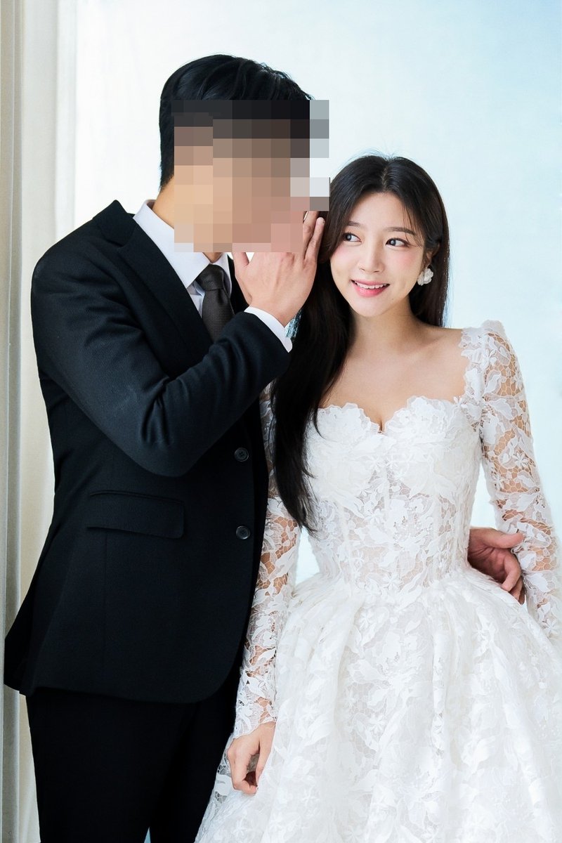 KPOPFAVE_'s tweet photo. [Exclusive] According to SPOTVnews on Nov 3, #HAEIN from @officialLABOUM will be tieing the knot with her non-celebrity boyfriend (started off as friends when both were 19, but later on became a couple) on Nov 26.  #LABOUM #라붐 #해인  
🔗https://t.co/vTWjEz1JOz https://t.co/hE79paDbJK