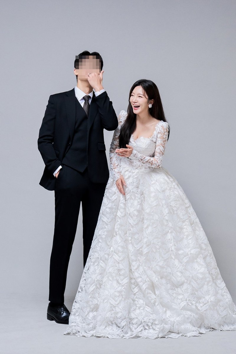 KPOPFAVE_'s tweet photo. [Exclusive] According to SPOTVnews on Nov 3, #HAEIN from @officialLABOUM will be tieing the knot with her non-celebrity boyfriend (started off as friends when both were 19, but later on became a couple) on Nov 26.  #LABOUM #라붐 #해인  
🔗https://t.co/vTWjEz1JOz https://t.co/hE79paDbJK