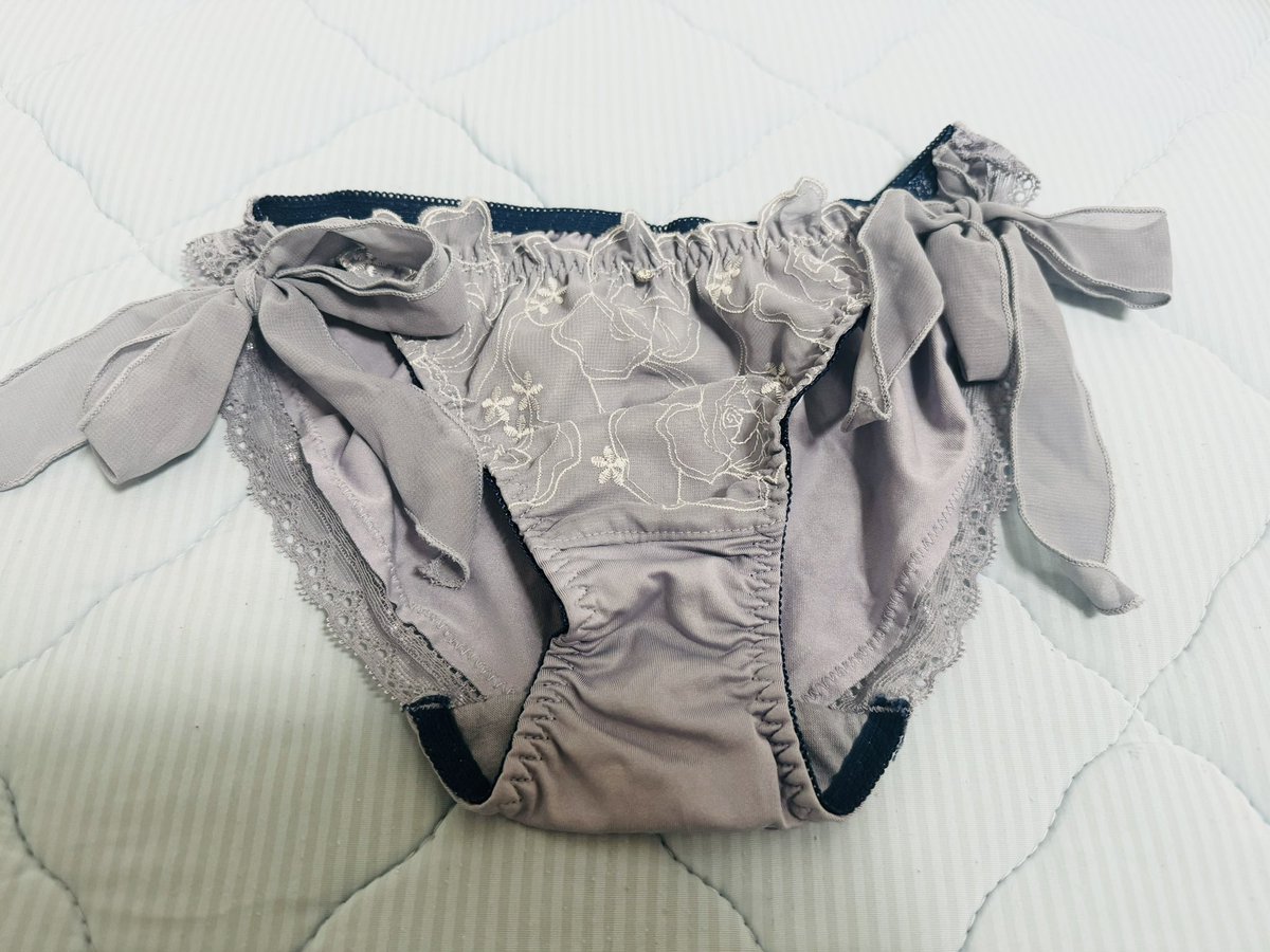 a_cha_shitagi's tweet photo. 愛用してた使用済みショーツ🎀

お迎えしてくださる方いませんか？❤︎

1500円です🤍
レタパや匿名でのお送りご希望の場合は＋300円です🤍

#下着売ります   #下着売り子
#パンツ売ります   #パンツ売り子 https://t.co/6OjYmkSCUg