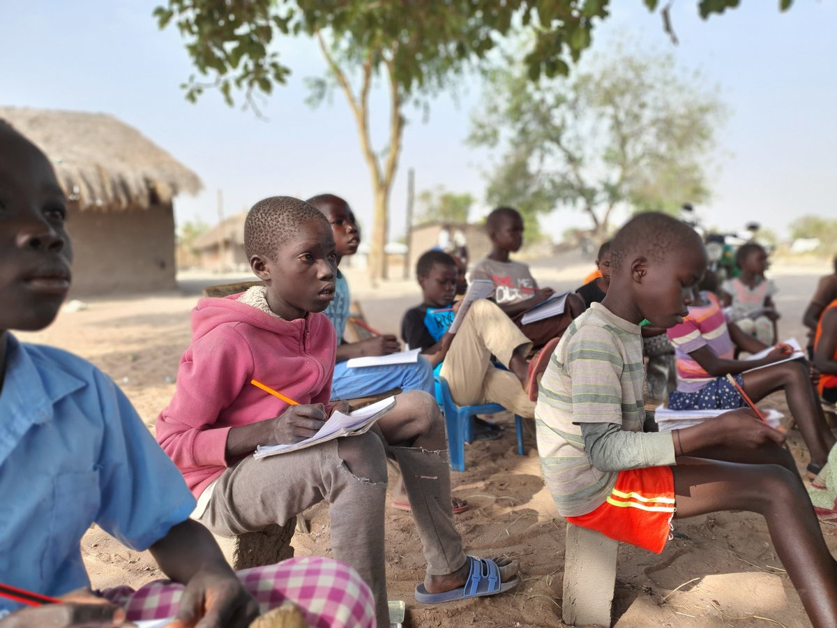 CroissancePEACE's tweet photo. “ L’Afrique c’est: L’école ! ”

Cette semaine, l’Éducation en Afrique se passe au Soudan:
Saviez-vous que l'UNICEF a mis en place des centres d'apprentissage éphémères ?

Pour plus d’informations, dirigez-vous sur:
https://t.co/pf2TiJdKI3

À bientôt pour une nouvelle actualité ! https://t.co/SyCj2tcVK4