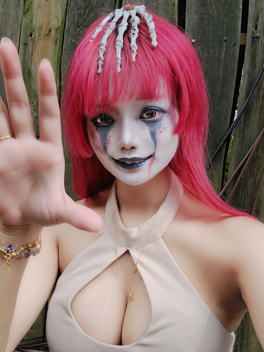 遲來的萬聖節快樂 https://t.co/CleJWZhQwx