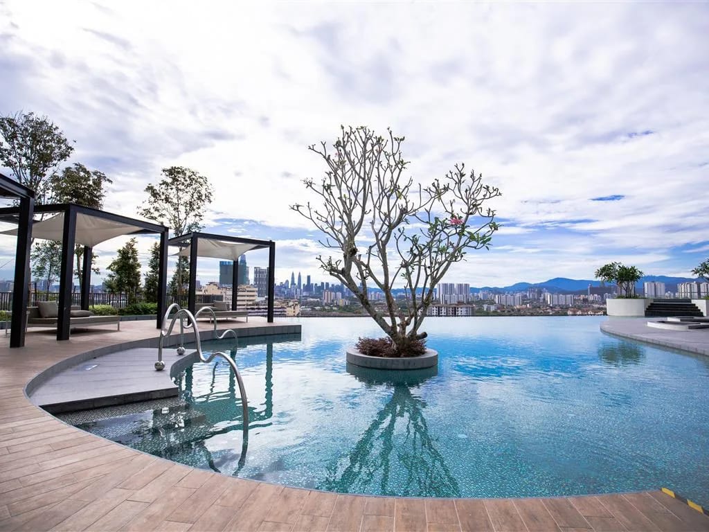 lsabella87's tweet photo. 28 Boulevard for Sale facing KLCC + Pool
Price RM 780k
Details
* Lounge
* Multi-purpose hall
* Nursery
* Playground
* Sauna
* 24-hour security
* Swimming pool
* Wading pool
[Amenities]
* Free shuttle to MRT Maluri and Sunway Velocity
* Easy access to major roads &amp; highways:MRR2, https://t.co/QJHZsDdo5t