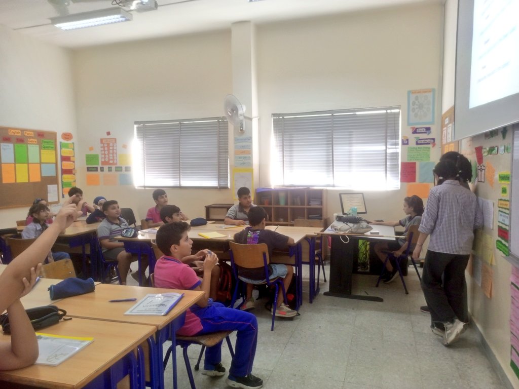 Natasha1ah's tweet image. 👩‍🔬 Layan and 👩‍🔬Maria, our amazing 6th graders, rocked the science session!They revised for their classmates our previous objectives💡 by asking thought-provoking questions through their own PowerPoint presentation.👏#proudofyou #ScienceStars @makdawhaschool @soha_nj @raefa_jomaa