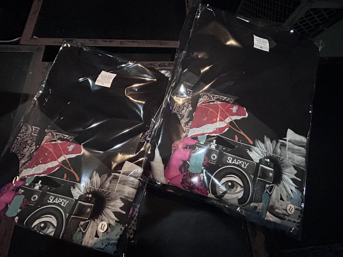 cy_amarock's tweet image. 【グッズ】
ツアー初日のSHIBUYA REX 公演で売り切れました「普段着にもいいよね♪スラスラTシャツ」BIG XLサイズが無事納品されました！
本日の先行販売より販売再開します！

#SLAPSLY
#TOUR
#OUTBURST
#グッズ
#Tシャツ
#名古屋