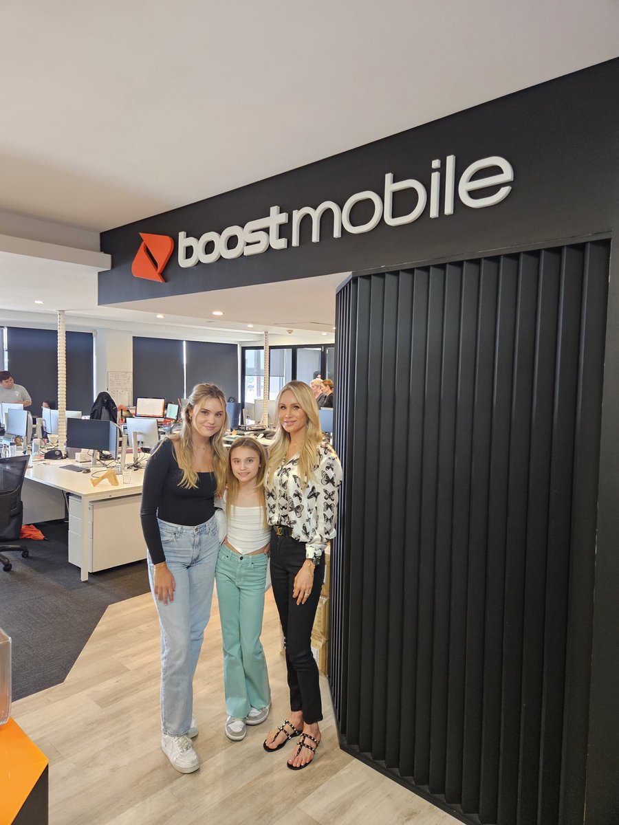 peter_adderton's tweet photo. Stopped past the @BoostAus office today with the family the team in Australia are doing great things Brand awareness is at an all time high catching up to the Big 3 spending 5% of what they do...😀 https://t.co/JRXt5b9802