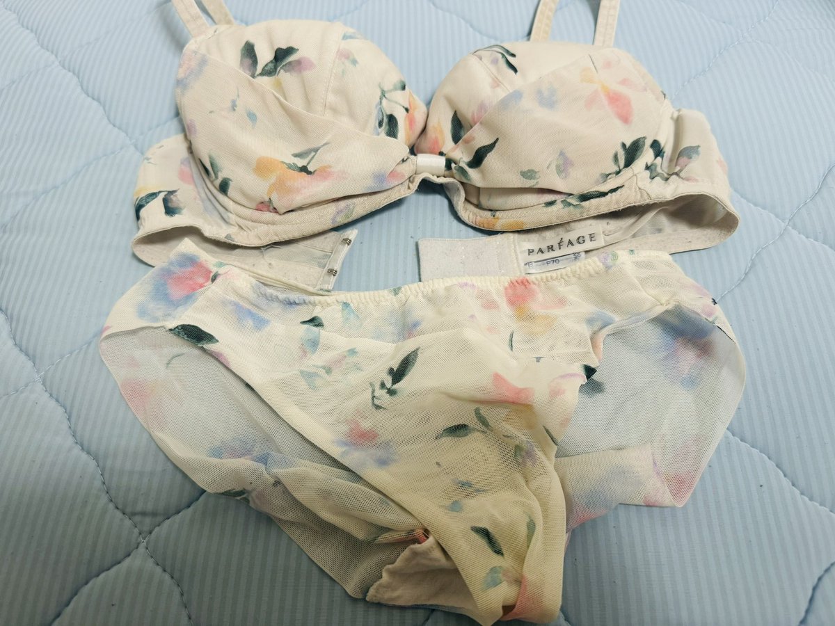 a_cha_shitagi's tweet photo. すごく可愛くて気に入ってたくさん着てたブラショーツのセットです🎀

🐰3000円🤍
🐰レタパ・匿名配送は＋300円🤍

お迎えしてくださる方はリプかDMお待ちしてます💙

#下着売ります   #下着売り子
#パンツ売ります   #パンツ売り子
#ブラ売ります https://t.co/Wd1Hoadw9n