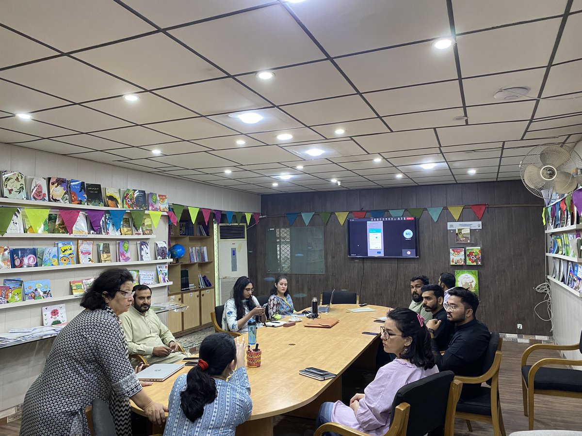 ASERPAKISTAN's tweet photo. #Asercycle23 update!
#AserPakistan Team is conducting an inhouse training sessions for all its members on the recently developed #Aserapp!
The App is being used for the aser survey in selected districts of Pakistan!
#ITA #ASER #ASERPakistan23 https://t.co/6cB5E8QUyN