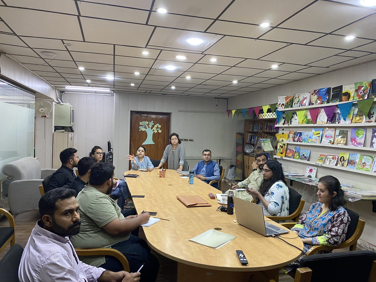 ASERPAKISTAN's tweet photo. #Asercycle23 update!
#AserPakistan Team is conducting an inhouse training sessions for all its members on the recently developed #Aserapp!
The App is being used for the aser survey in selected districts of Pakistan!
#ITA #ASER #ASERPakistan23 https://t.co/6cB5E8QUyN