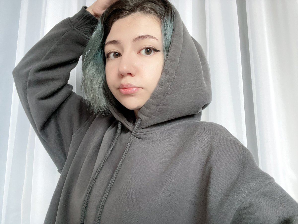 arina tweet media