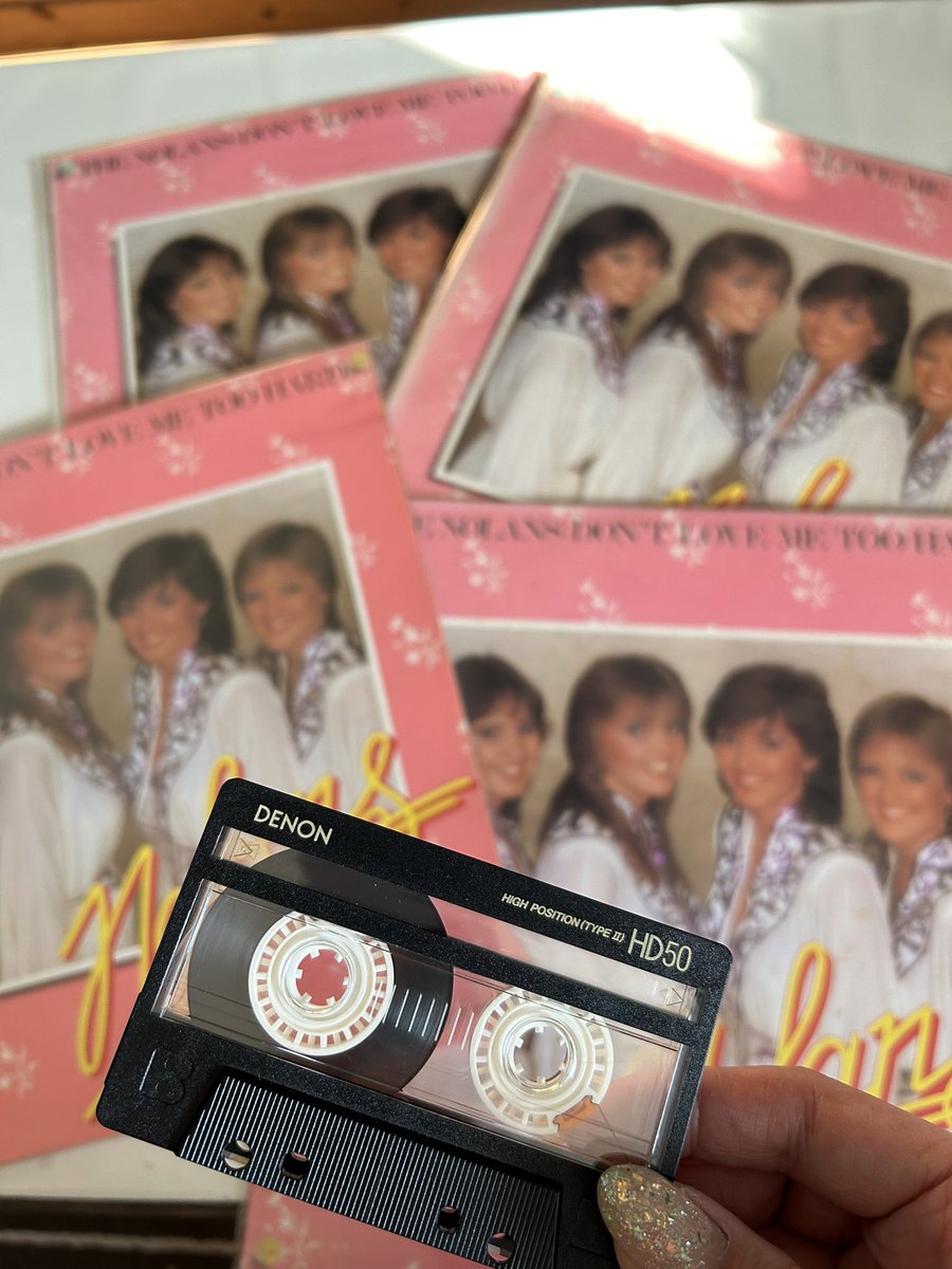 久しぶりにノーランズ😊
1981年 小学5年の頃に良く聞いてたアルバム😊

CDやマスターサウンドとは音源違いの曲が多数ある日本盤レコードを録音したカセットテープで聞きます。
#Nowplaying album
DON'T LOVE ME TOO HARD ／The NOLANS
やさしくラブミー
／ノーランズ