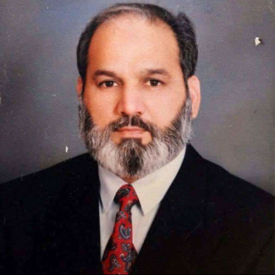 haidershafqaat's tweet photo. Dear Abbu, may every drop of your sweat that fell in bringing me up, become a river for you in Jannah.
Ameen ya Allah 🤲🏽❤️

Dedicated to all fathers who break their backs for their children.
Especially those who passed. 💔 https://t.co/puoBRirGaE