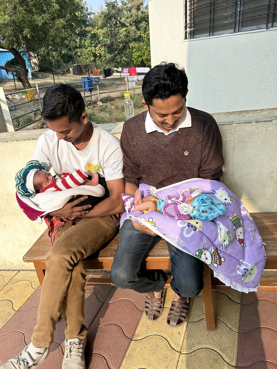 Father companion 
Small town in India at Wardha as midwife try to encourage to couple for father birth companion during birth
Early morning I came at hospital and I got result saw the father given natural VitaminD to their child
#midwife #jhpiegoindia #investinmidwifery #jhpiego