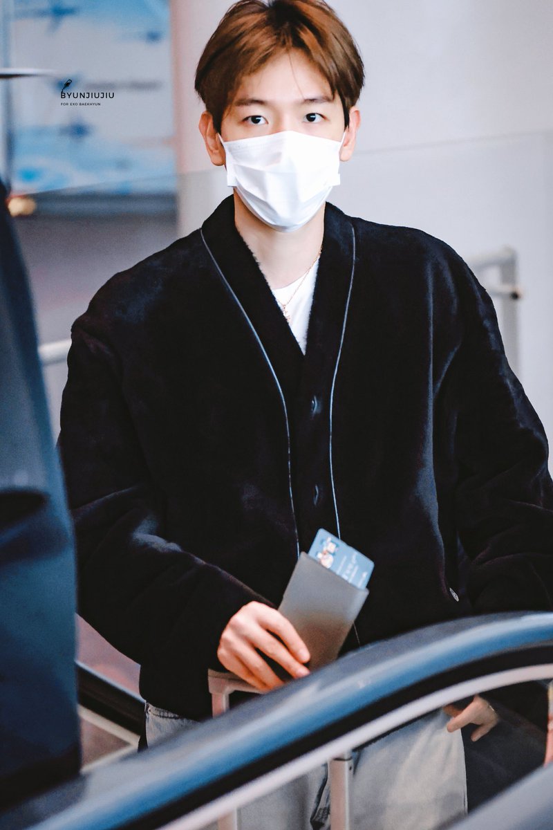 byunjiujiu0506's tweet photo. 231103 ICN
🫡
#백현 #BAEKHYUN #EXO 
@B_hundred_Hyun https://t.co/xJXYsoaHQ3