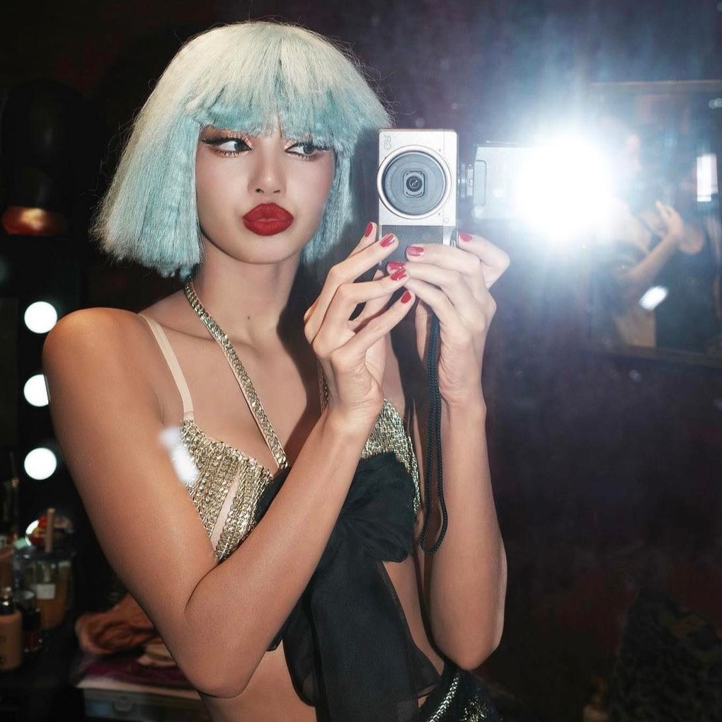 Lisa01_FC's tweet photo. Lisa BlackPink was officially murdered in China, her weibo account was discolored, luxury brands were banned after her performance at Crazy Horse Club,
#LALISA #LISA #BLACKPINK #MONEY #lisa #Lisa疯马秀 #BLACKPINK_BORNPINK