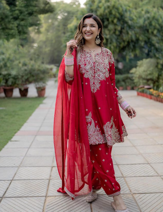 OGAANINDIA's tweet photo. #ParineetiChopra in Mrunalini Rao's bright red pieces with delicately detailed zardozi ⚡️
Shop Mrunalini Rao on https://t.co/sKTQDGIWxZ https://t.co/TNQAhkGtXZ