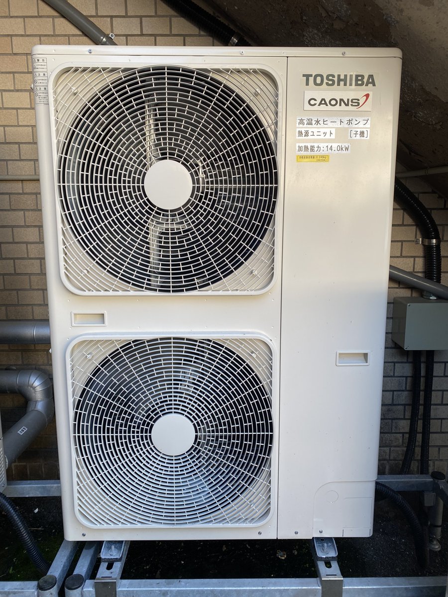 車と室外機 on X