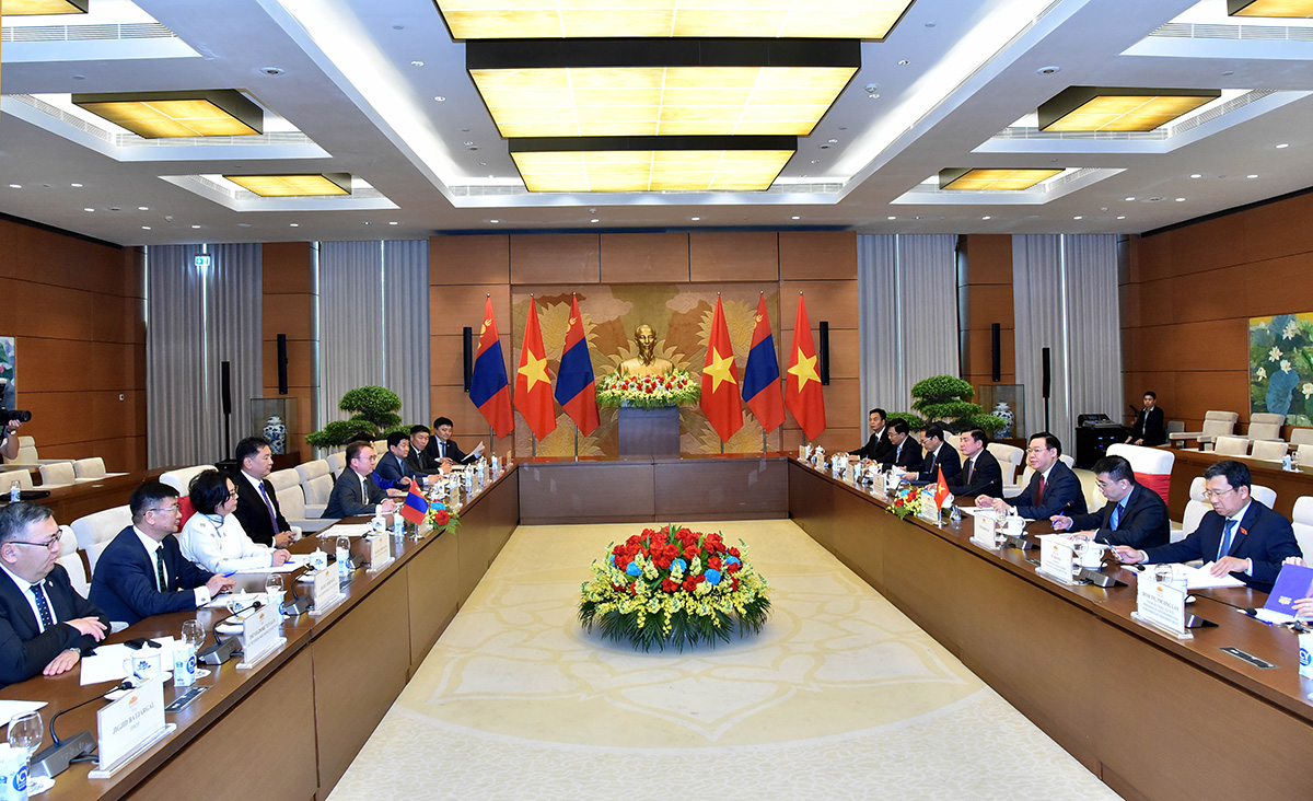 dbndtv's tweet photo. Trưa 2.11, tại Nhà Quốc hội, Chủ tịch Quốc hội Vương Đình Huệ đã hội kiến Tổng thống Mông Cổ Ukhnaagiin Khurelsukh đang có chuyến thăm cấp Nhà nước tới Việt Nam.
#dbnd #baodaibieunhandan #Daibieunhandan #quốchội #thờisự #tintức #news #vietnam https://t.co/q9ZhCj3mpi