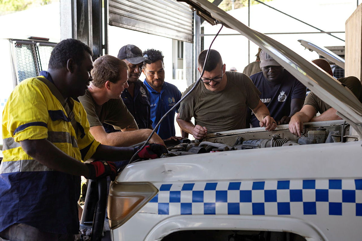 AusHCSols's tweet photo. As part of 🇦🇺 security support to 🇸🇧, @DefenceAust is working alongside the Royal Solomon Islands Police Force to get their vehicles back up and running ahead of the Pacific Games.

All part of Australia’s commitment to support the RSIPF to deliver a safe and secure Games. https://t.co/NnCpI75fu4