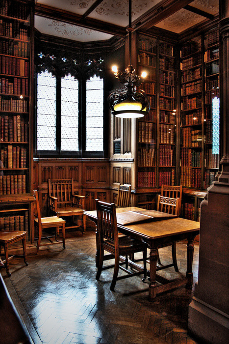 ixiacom's tweet photo. Reading Room, John Rylands Library, Manchester, England #ReadingRoom #JohnRylandsLibrary #Manchester #England https://t.co/ZJLTkkD552 https://t.co/gcZwtBZDef