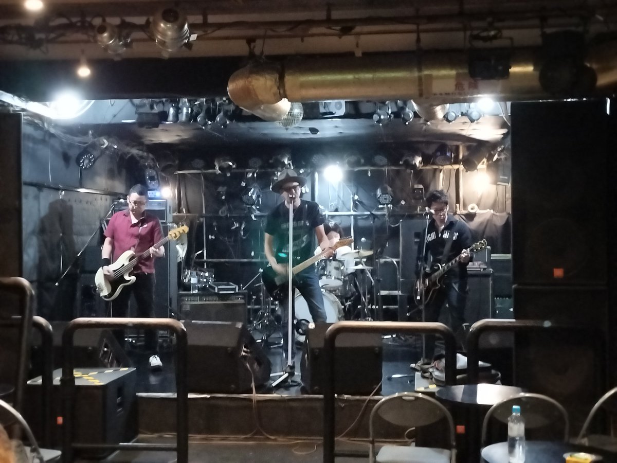 z_piratesrocks3's tweet photo. The CALLINGS リハ中
#FELLOWS
#FELLOWS53
#EASTBAY
#SKINHEADGIRL
#THERAPTOLS
#TheCALLINGS
#UkuleleHiro
#DJz
#DJTAKA
#高円寺showboat https://t.co/s5Iej1h8bR