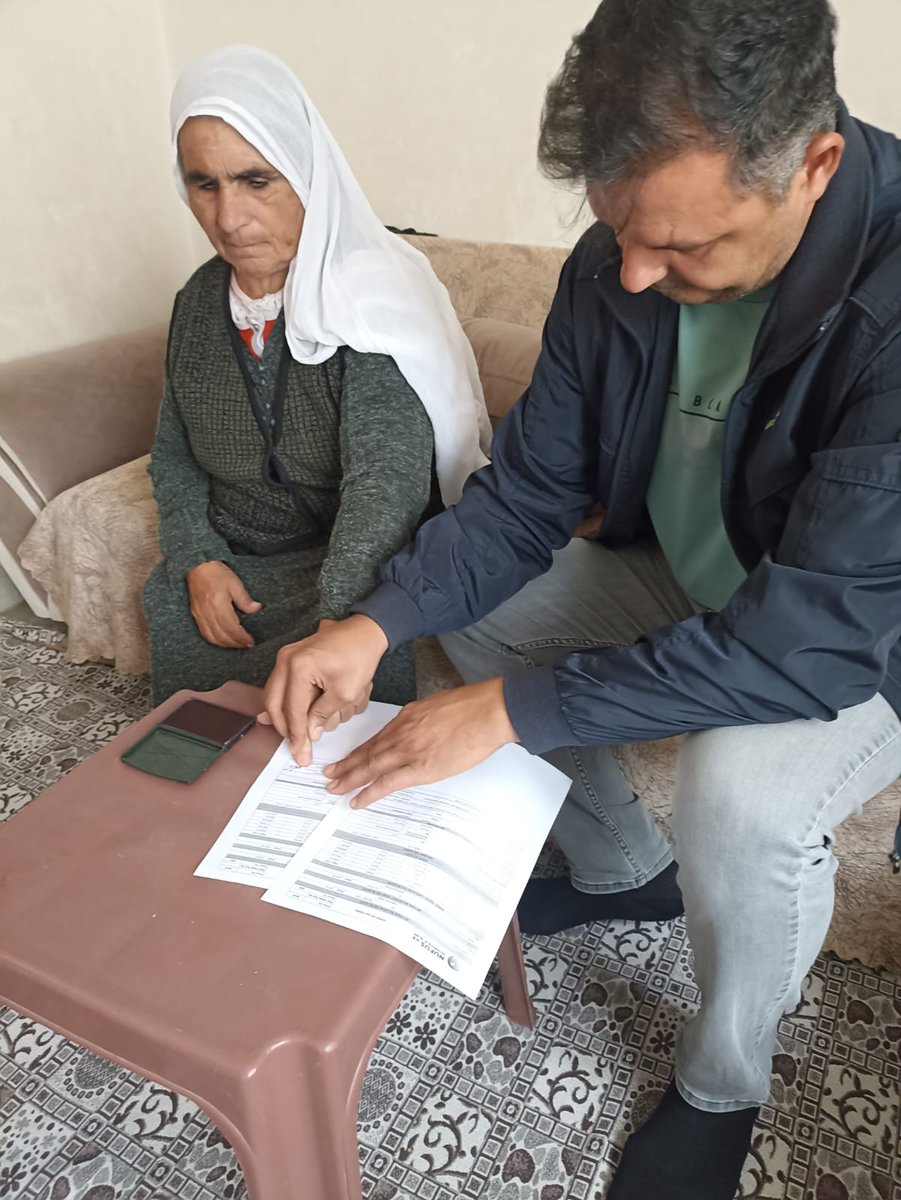 LiceNufus's tweet photo. Müdürlüğümüze gelemeyen vatandaşımızın adres müracaatı için evden imzası alındı. #AdresteNüfusHizmeti
@cagriavci_
@diyarbakir_nvi 
@TCNufus 
#HayatınızınHerAnında
#Lice İlçe Nüfus Müdürlüğü https://t.co/y14QD9U4Iz