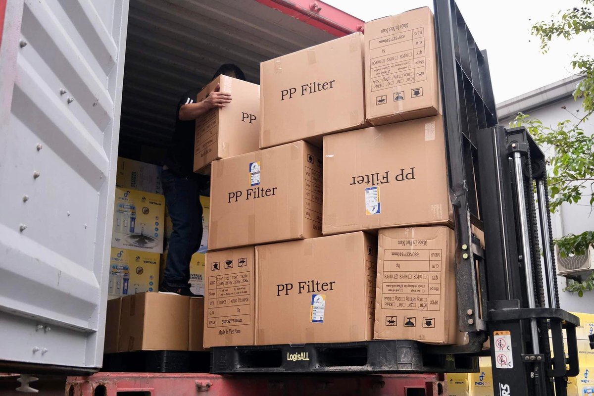 LucyPenca's tweet image. 📦 Take a glance at the photo, boxes of PP filters are being loaded onto a container with RO purifiers.✨

#waterpurifier #ROsystem #ROsolutions #storagetank #watertank #waterfilter #OEMmanufacturer #OEMsupplier #OEMfactory
-------------------------------------