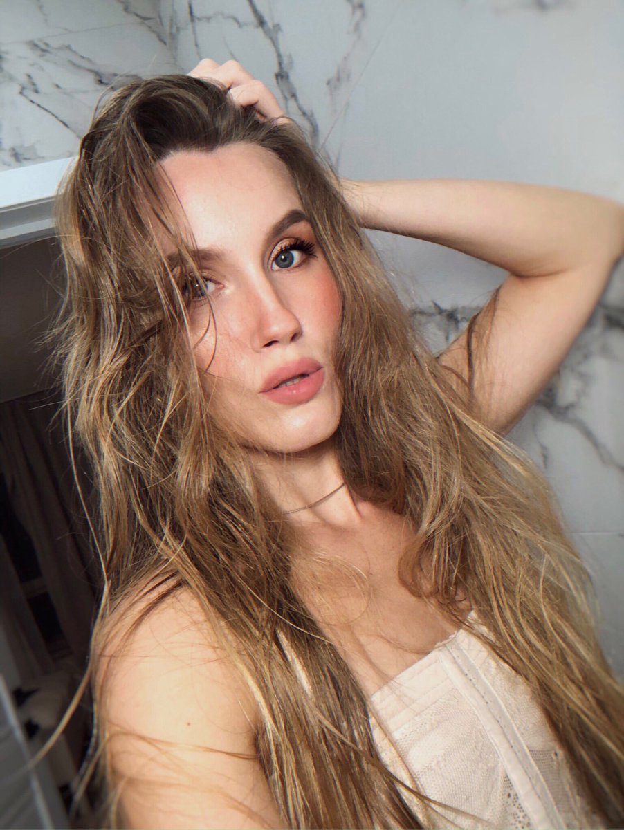 AllureAnna's tweet photo. Happy Friyay, fam! Wishing you an absolutely lit Friday filled with good vibes and dope times. May your weekend be as lit as the party emoji! 💃🔥 Don't forget to rock that Friday swagger💥Let's get it, fam! #FriyayVibes #WeekendGoals #TGIF #FierceFriday #CryptoCommunity #BTC https://t.co/jUIWuAbzz4
