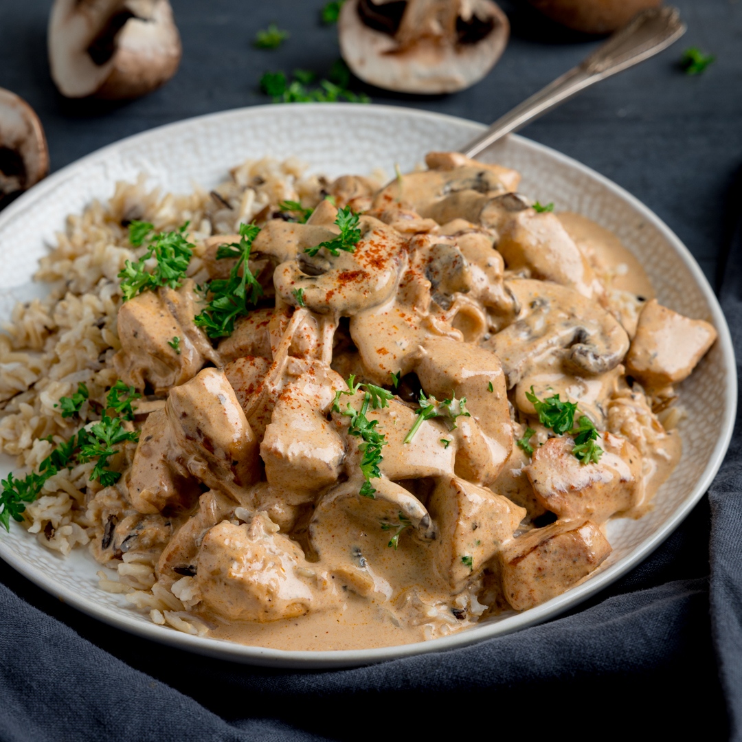 Chicken Stroganoff Pan-fried chunks of chicken and earthy mushrooms, cooked in a creamy, sightly tangy sauce with Dijon mustard and sour cream. This quick and easy dinner comes together in about 20 minutes. kitchensanctuary.com/chicken-stroga… #kitchensanctuary #foodie #recipe