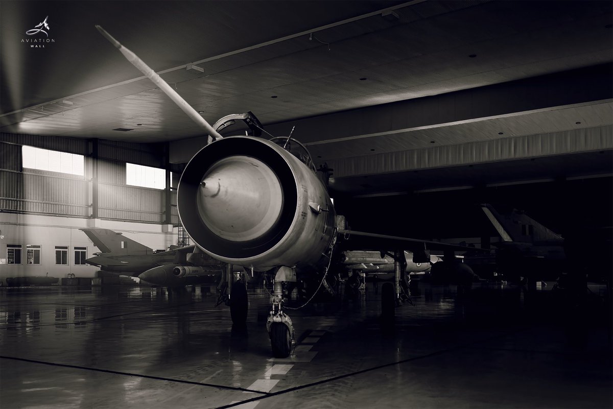 AviationWall's tweet photo. The LEGEND 🙌 but it was time for farewell #mig21 
🎥 @AviationWall https://t.co/jYjnQLyuvn