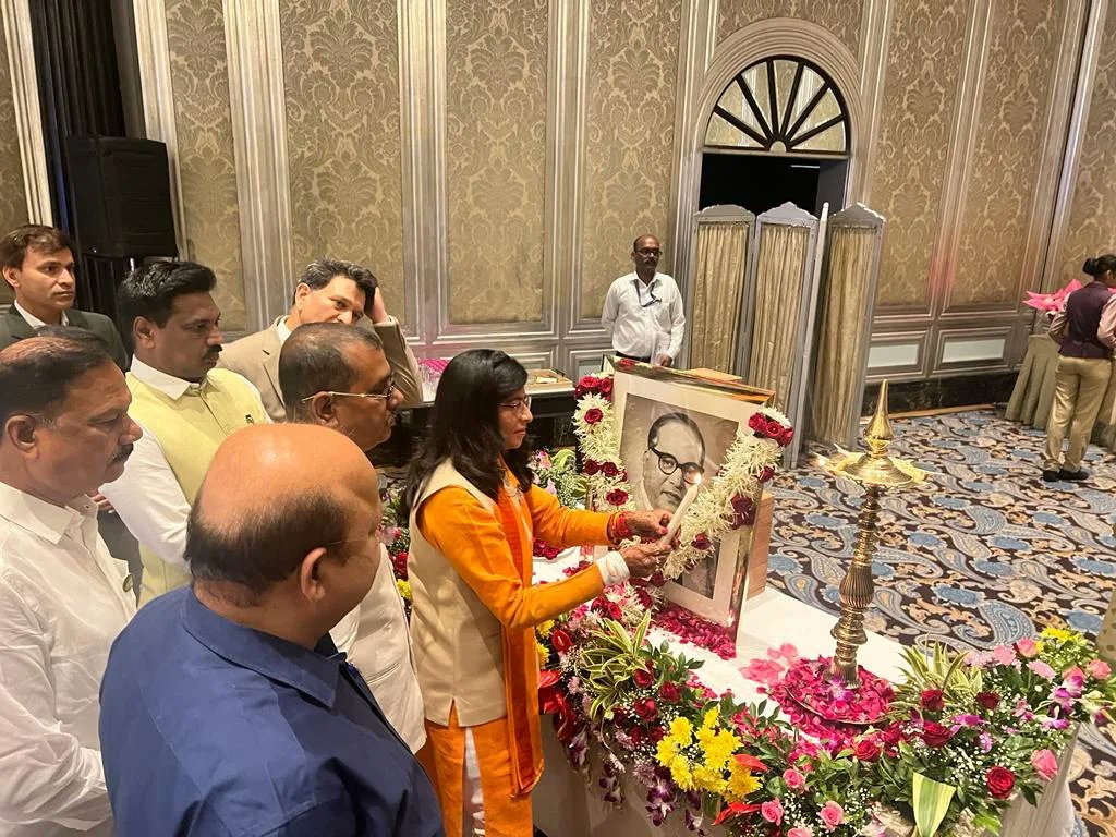 NCSC_GoI's tweet photo. आयोग के माननीय कार्यवाहक अध्यक्ष श्री अरुण हालदार जी व सदस्यों श्री सुभाष रामनाथ पारधी जी एवं डॉ अन्जू बाला जी की उपस्थित में मुंबई (महाराष्ट्र) में राज्य स्तरीय समीक्षा बैठक आयोजित हुई । #NCSC #article338 #Scheduled_Castes #राष्ट्रीय_अनुसूचित_जाति_आयोग #mumbai #StateReview https://t.co/f2qD4bUwGI