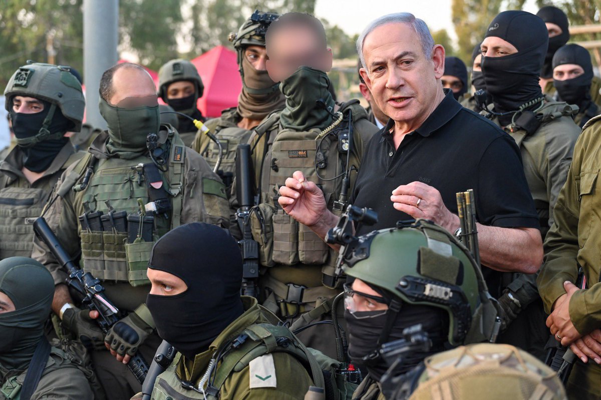 NTarnopolsky's tweet photo. 💥In case you were wondering, PM Netanyahu, who is prohibited by law from using images of soldiers for political benefit, and who has not attended a single funeral, nor visited a single bereaved family, continues to post glamour shots of his ready-for-tv face with the troops. https://t.co/41l7wpB2Sq