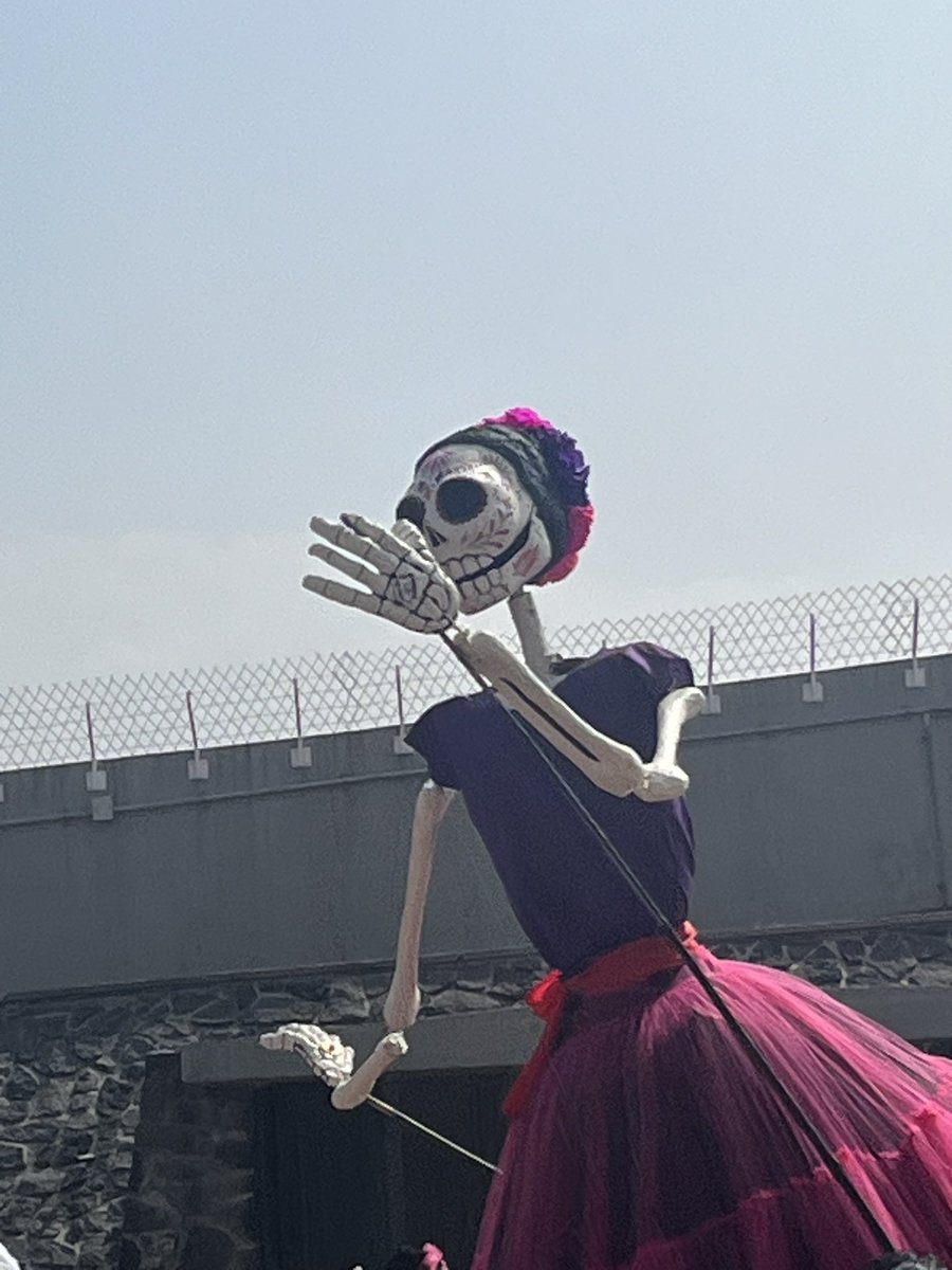 MarianFeria's tweet photo. #TradicionesMexicanas @UNAM_MX #ofrendaUnam 🧡🖤 https://t.co/8dmIcGRPY5