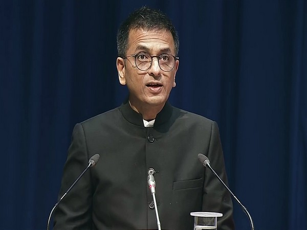ani_digital's tweet photo. Don't want SC to be a 'Tarikh Par Tarikh Court': CJI Chandrachud
Read @ANI Story | https://t.co/qTTchdKIfv
#CJI #SupremeCourt #chandrachud https://t.co/8Hvq3Ju9h9