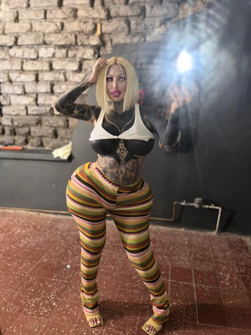 blackout loading&hellip;.. 🖤🖤🖤🖤 #bodysuit https://t.co/yUyQwFiHpt<a href="/tag/bodysuit"class="tags">#bodysuit</a>