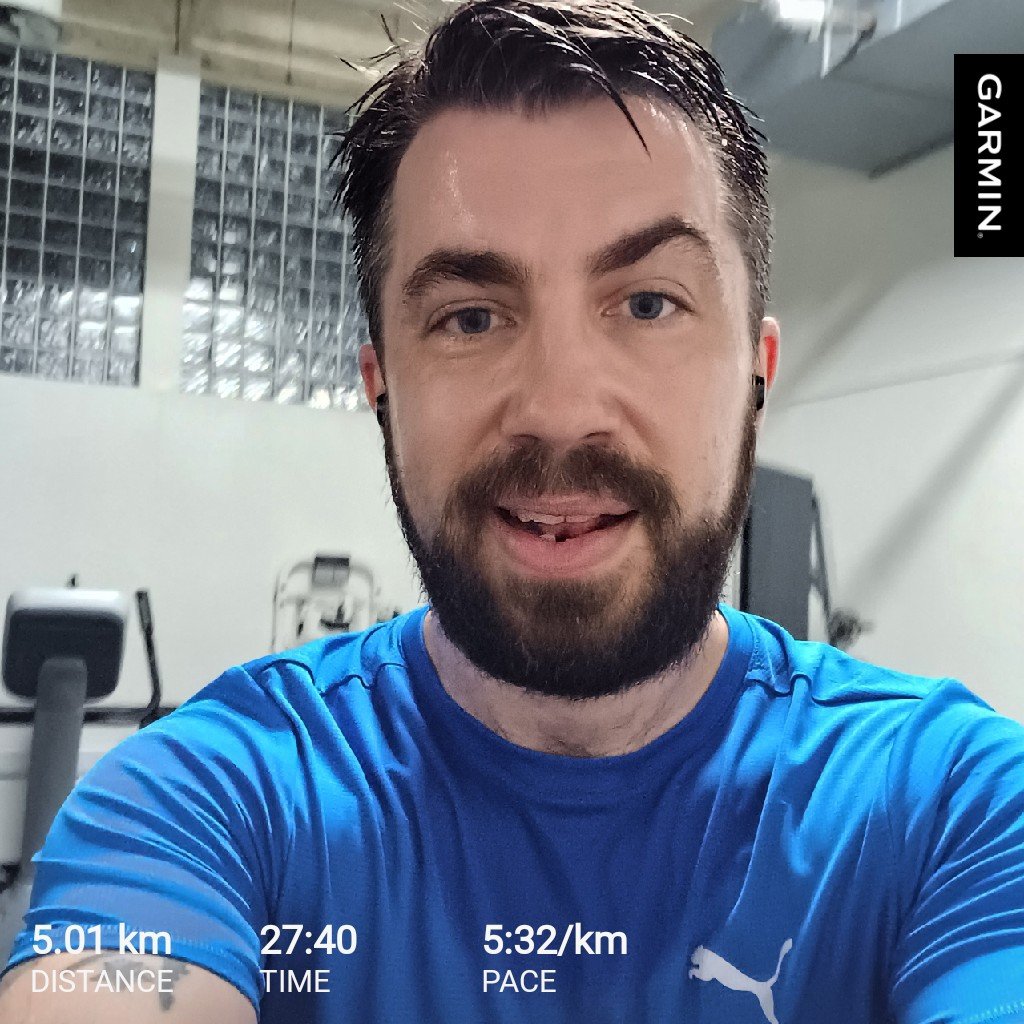 NeoJrs1983's tweet photo. Not really a treadmill fan but needs must. #workgym #5k #rainandwind anyone else get really bored on a treadmill? https://t.co/L5y6WoO5WF