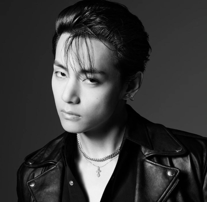 WORLDMUSICAWARD's tweet photo. #V channels #JamesDean in new photoshoot for #Celine! 👏✨💫🌟🔥👑💜 https://t.co/0PE4IdgyVl