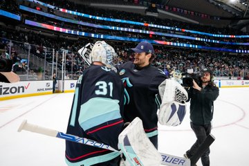 Grubauer and Daccord hugging