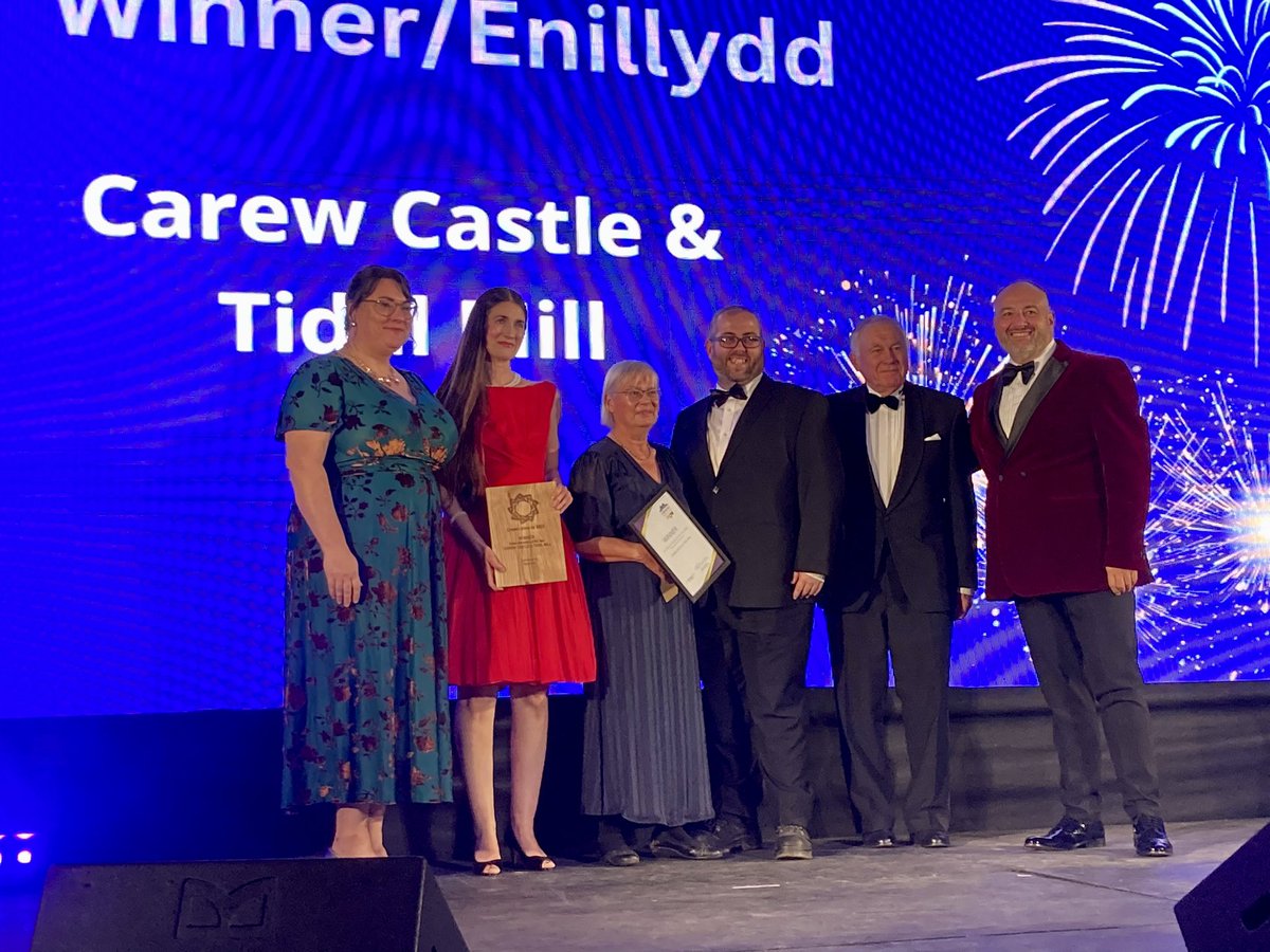 A double win for the hard working Carew Castle team at the <a href="/VisitPembs/">Visit Pembrokeshire 🏴󠁧󠁢󠁷󠁬󠁳󠁿</a> #Croeso awards at <a href="/PembsCollege/">Pembrokeshire College</a> last night. A wonderful evening celebrating the very best of #Pembs tourism.  #CroesoAwards