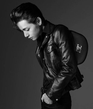 WORLDMUSICAWARD's tweet photo. #V channels #JamesDean in new photoshoot for #Celine! 👏✨💫🌟🔥👑💜 https://t.co/0PE4IdgyVl