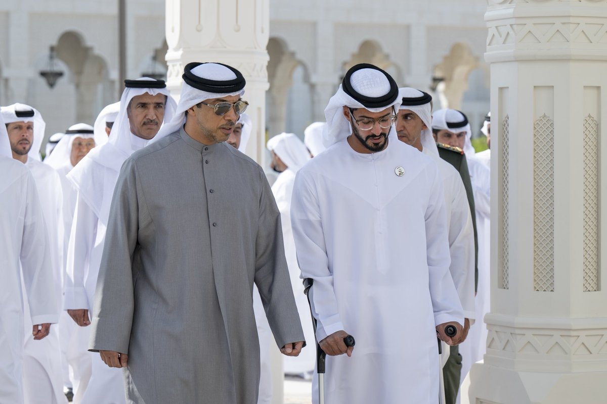 MansourBinZayed's tweet photo. نرفع علم الإمارات فخراً برمز وحدتنا واعتزازاً بما حققه وطننا تحت رايته في مسيرته المباركة.."يوم العلم" مناسبة نجدد خلالها عهد الانتماء والولاء للوطن وقائده ومواصلة العمل لبناء مستقبل مزدهر وواعد لبلدنا. https://t.co/TdLLQYNndk