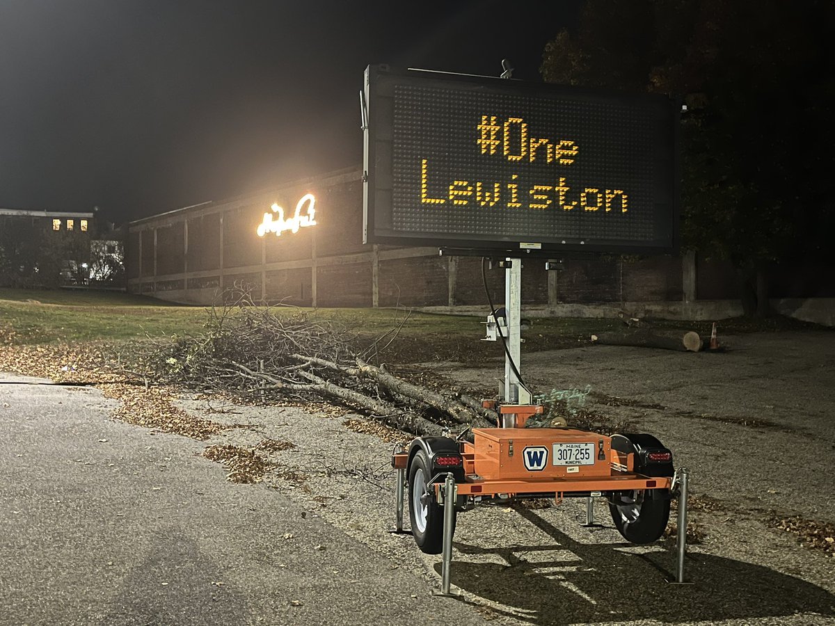 StackhouseNCME's tweet image. #LewistonStrong Memorials continue to stand honoring the 18 lives lost in last week’s mass shooting. I’m live in Lewiston this morning, where @POTUS is set to meet with first responders, victims &amp;amp; loved ones today. Details on the President’s visit coming up on @newscentermaine