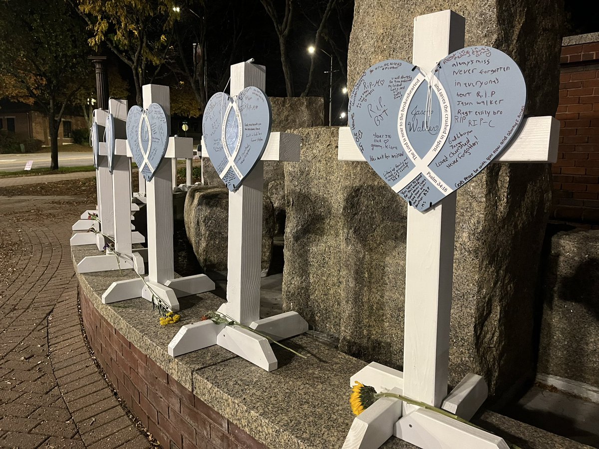 StackhouseNCME's tweet image. #LewistonStrong Memorials continue to stand honoring the 18 lives lost in last week’s mass shooting. I’m live in Lewiston this morning, where @POTUS is set to meet with first responders, victims &amp;amp; loved ones today. Details on the President’s visit coming up on @newscentermaine