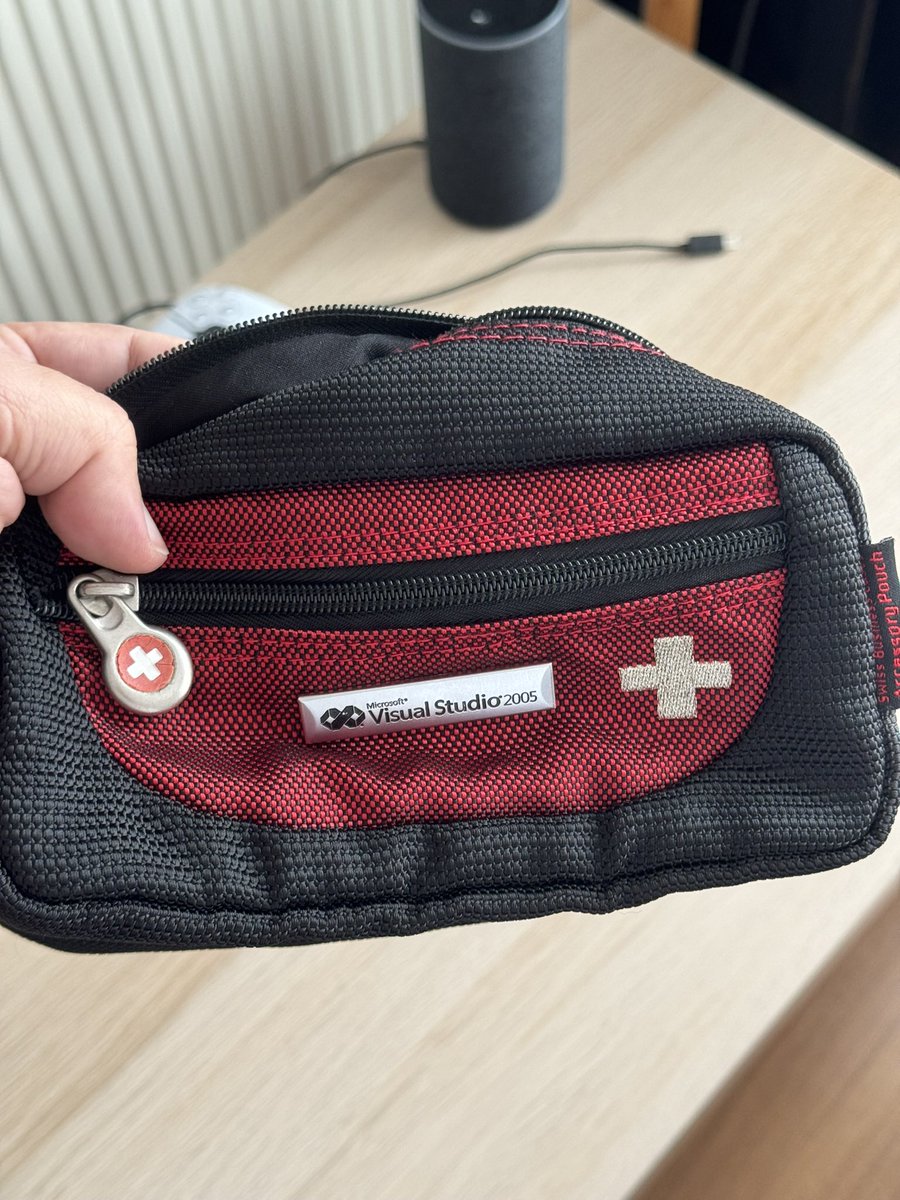 jackmuratyilmaz's tweet image. Ilk kurdugum community olan “dotnetishere” icin Microsoft’tan gelen ilk hediyem. Ah o eski gunler. 

#VisualStudio2005 🥲