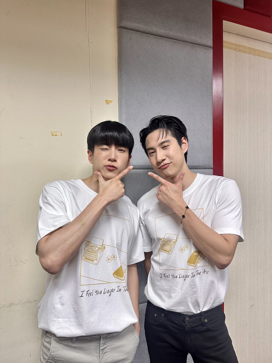 DeeHupHouse's tweet photo. คุณใหญ่และพ่อจอม 
จะมีโชว์พิเศษอะไรรออยู่ 
มารอดูไปพร้อมกันน้า
#หอมกลิ่นความรักFinalEP https://t.co/iSog8DOgD4