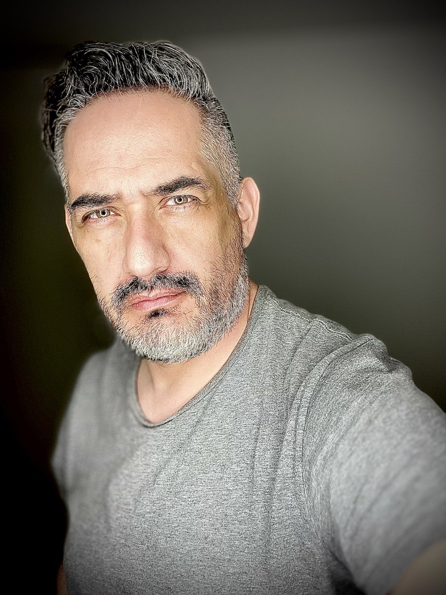 carlospulido_mx's tweet photo. Noviembre 2, 2023. #yo #me #selfie #greeneyes #49yo #grayhair #anxiety #depression #beard #MentalHealthMatters https://t.co/6aljJTP21M