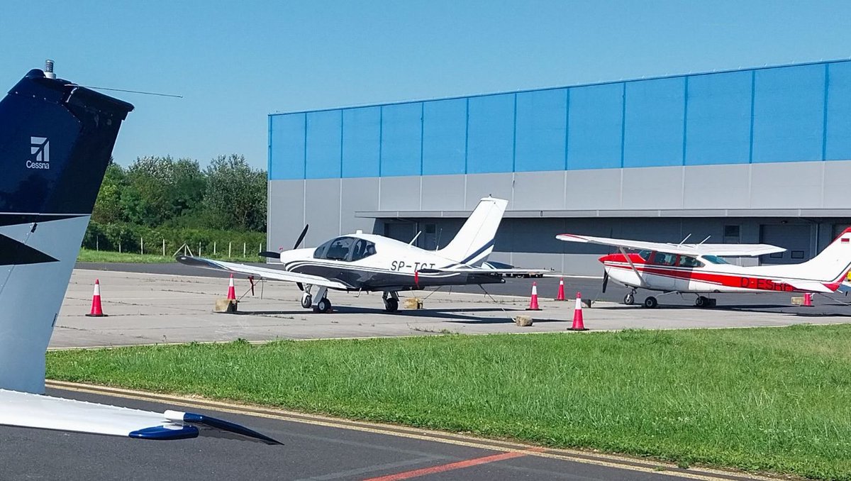 volantis4pilots's tweet photo. We're waiting for our time when we'll fly into the sky. 🌤️ #plane #planes #letadla #pilot #pilotview #aviation #airport #aviation #aviationlife #airportlife #flightschool #pilotviews #letiste https://t.co/l88aYLkpww
