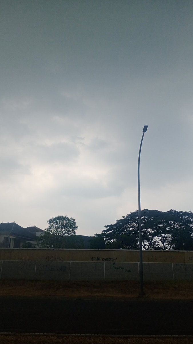 R19_Dwi's tweet photo. Cuaca yg ditunggu² https://t.co/bINVk8OT0K
