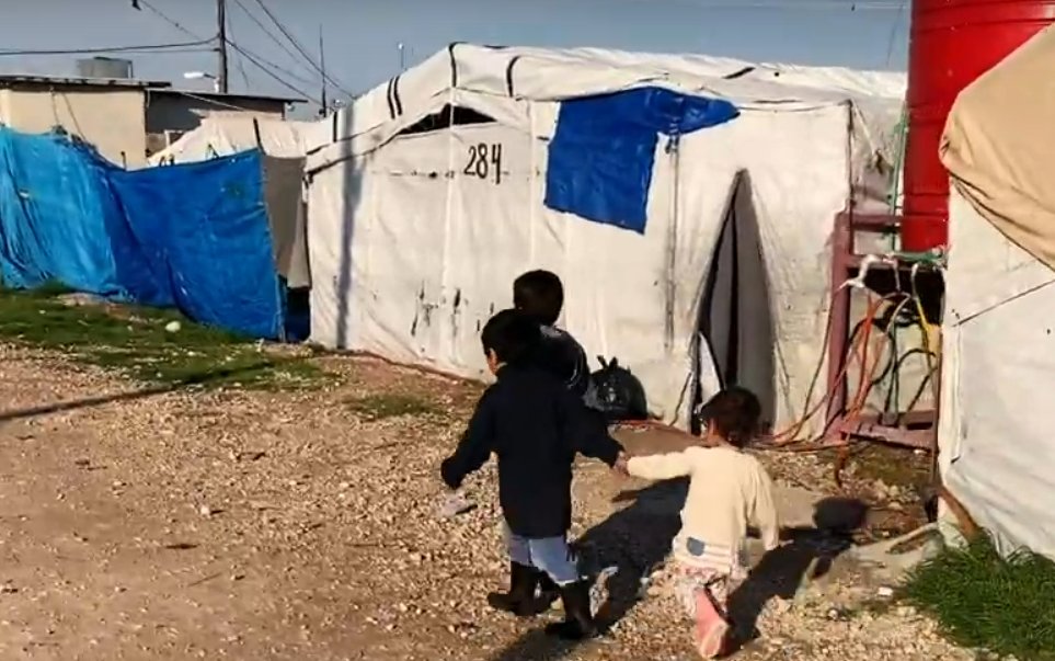 FamillesDes's tweet photo. Dans 17 jours  
la France  et le monde 
vont célébrer  
la #JournéeInternationaledesDroitsdelEnfant
.
Aujourd'hui
Camp #Roj 
Nord-Est de la Syrie
des enfants français 
se réveillent
dans un camp de prisonniers
.
#RapatriezLesTous
@EmmanuelMacron @MinColonna @CharlotteCaubel https://t.co/AxgwUdiIH8
